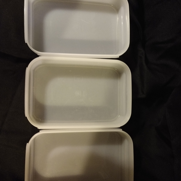 Tupperware set 3 Food storage containers #1608 - Picture 2 of 3